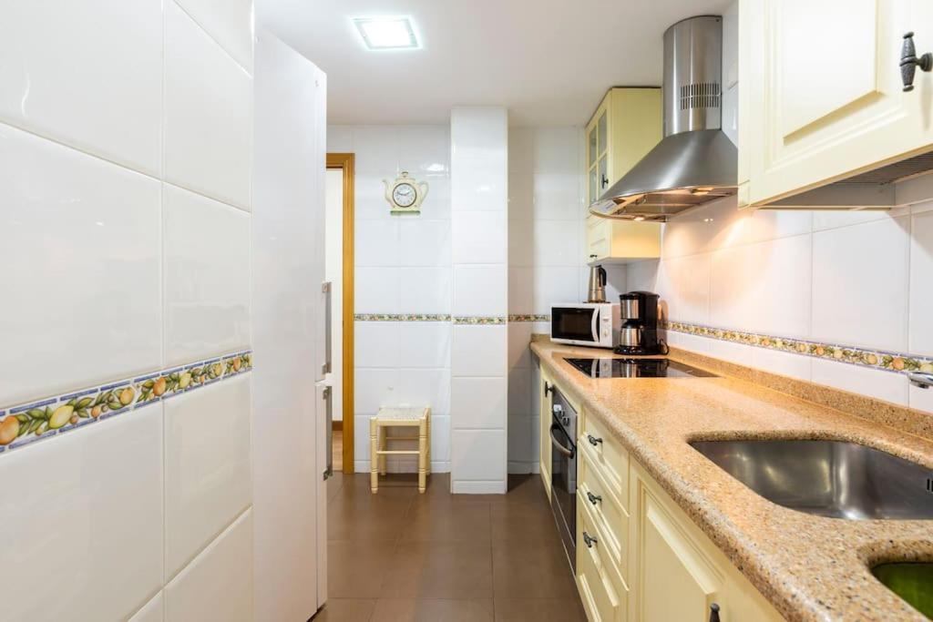 Ayala Beach Apartment Малага Екстер'єр фото