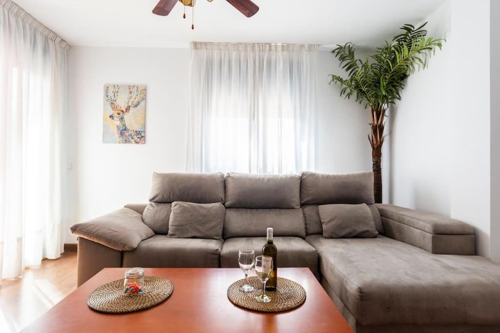 Ayala Beach Apartment Малага Екстер'єр фото