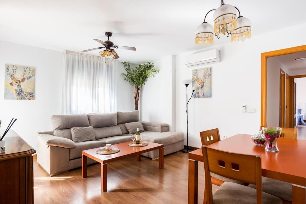 Ayala Beach Apartment Малага Екстер'єр фото