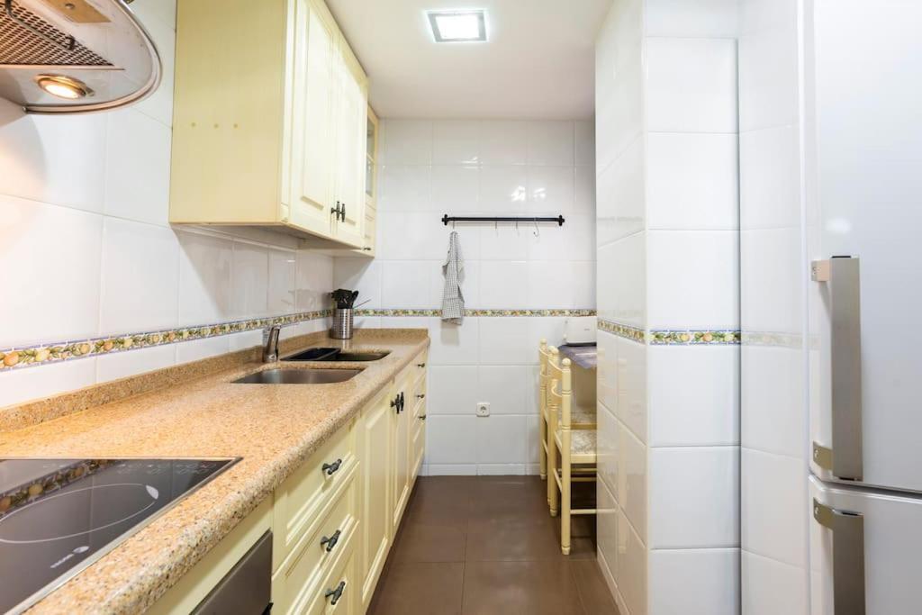 Ayala Beach Apartment Малага Екстер'єр фото
